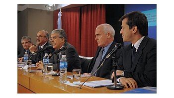 ámbito.com | Juan Pablo Schiavi, Carlos Tomada, Julio De Vido, Enrique Meyer y Mariano Recalde.