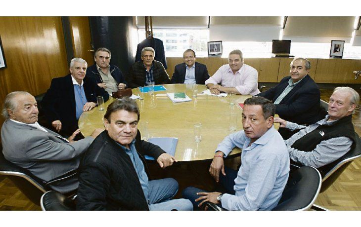 ámbito.com | Diálogos. Entre el Gobierno y la CGT hubo varias rondas de negociaciones, poco felices según los sindicalistas.