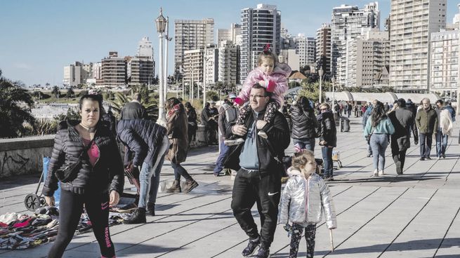 Viajeros. CAME tuvo en cuenta la cantidad de turistas que se desplazaron el fin de semana y los “excursionistas”, quienes se movilizaron por un día.