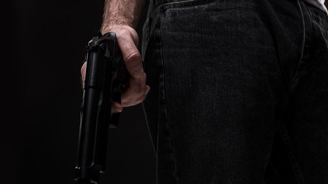 No hay una única causa, pero la investigación criminológica identifica factores de riesgo recurrentes