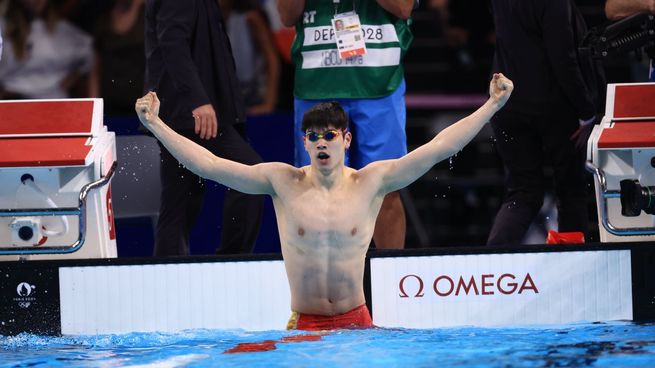Pan Zhanle, primer récord mundial de natación en París 2024.