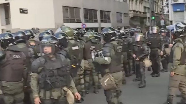 Fuerte accionar policial en una nueva marcha a favor de los jubilados.