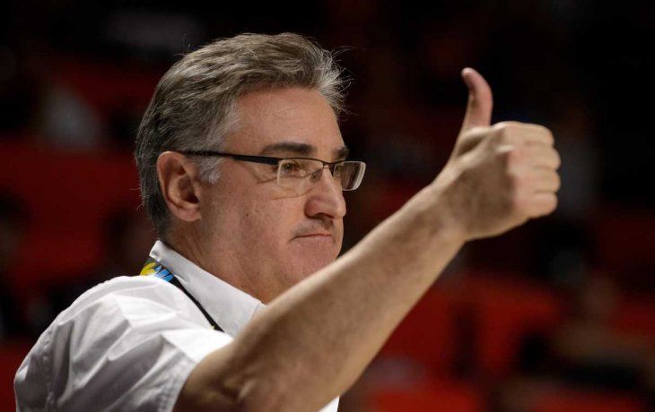 Julio Lamas anunció su retiro profesional como entrenador de básquet.