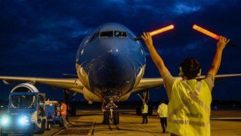 partio otro vuelo de aerolineas argentinas para traer mas vacunas sputnik v