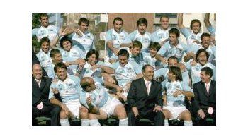 ámbito.com | El plantel de Los Pumas posando (y bromeando) para la foto oficial de 2007. Por cábala, repiten el lugar.