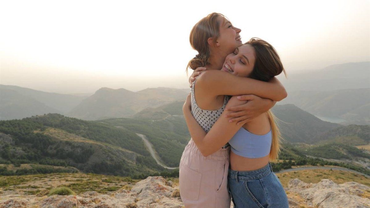 What means that people reject hugs, according to psychology