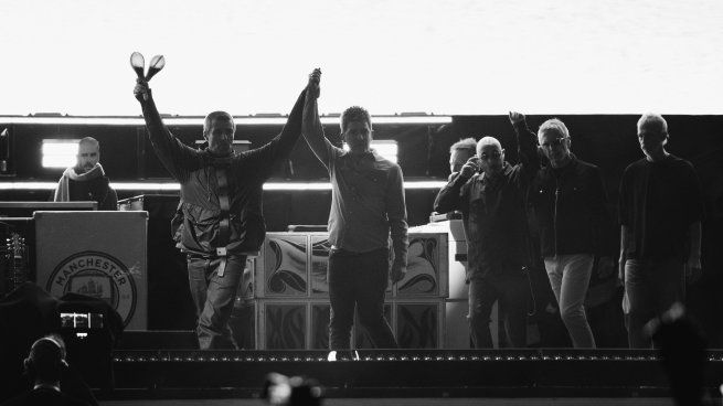 La foto histórica: los hermanos de Manchester regresaron a los escenarios.