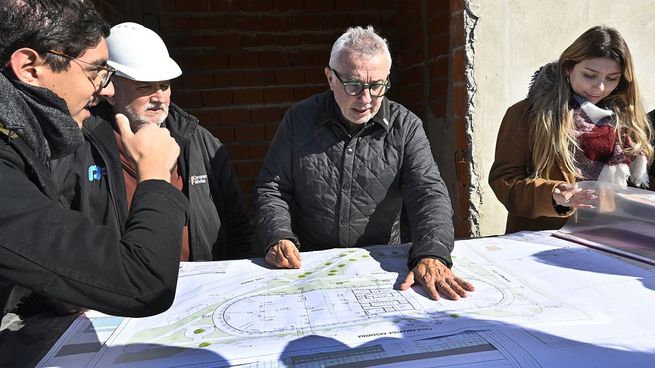 El nuevo natatorio – construido en Antártida Argentina y Corrientes – dispondrá de una pileta semiolímpica con un techo corredizo, vestuarios, baños, una sala para control médico y una sala de máquinas.