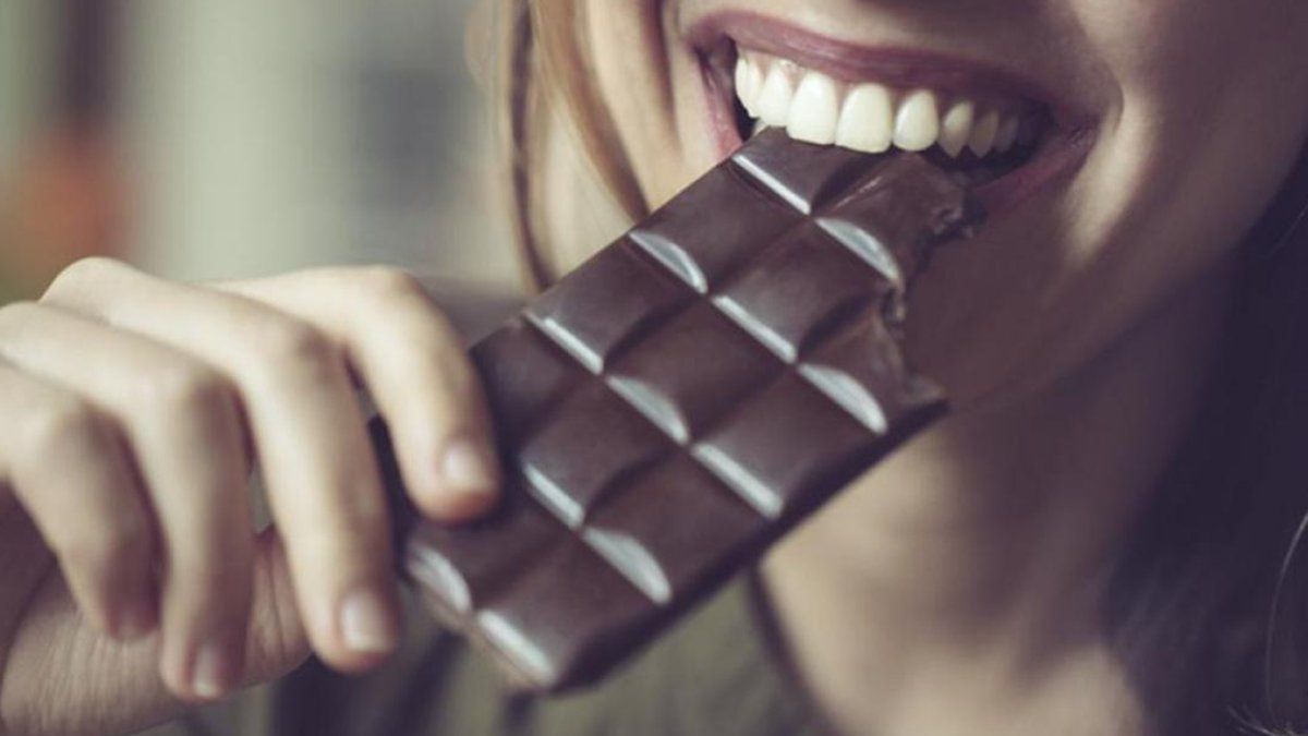 What happens to the body if you consume chocolate every day