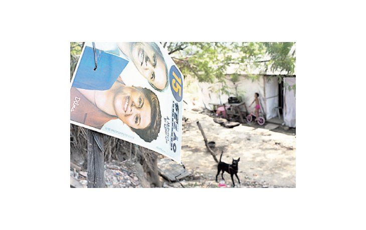 ámbito.com | Más que por convicción, los habitantes de la favela Dilma Rousseff de Río de Janeiro votarán el domingo a la actual mandataria por sus promesas de mejoras. La situación dista de ser floreciente en esa barriada popular.