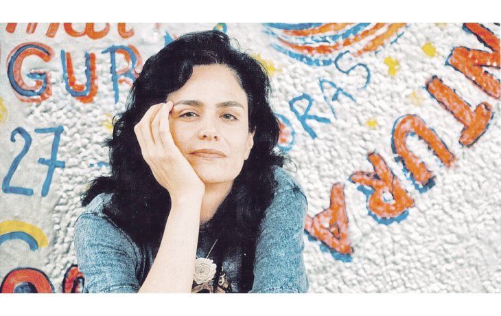 ámbito.com | Alemán. “Es posible que el cuento no se venda, pero en la adolescencia cuando se empieza a ser lector, en el colegio lo que se lee son cuentos, no da el tiempo para novelas, y ahí se pica el anzuelo de la ficción”.