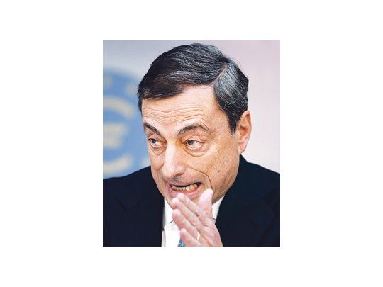 El titular del Banco Central Europeo, Mario Draghi, sorprendió a los mercados y dejó la tasa en niveles mínimos históricos desde el lanzamiento del euro.