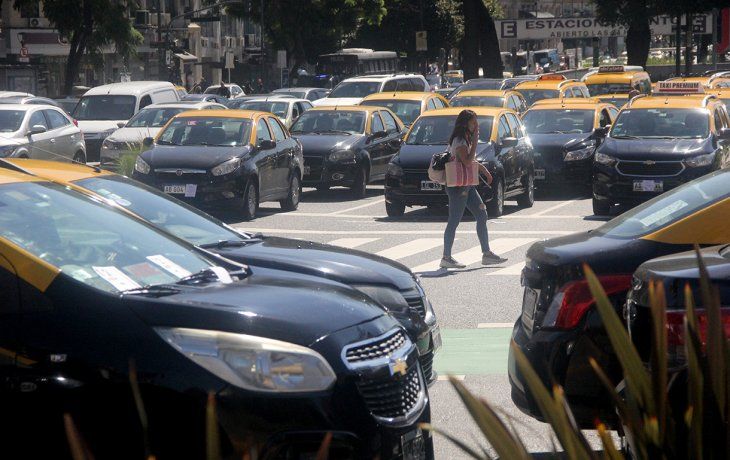 La circulación de taxis se redujo a menos de la mitad luego de la pandemia.