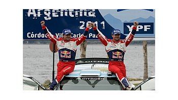 ámbito.com | El francés Sebastian Loeb festeja el triunfo conseguido en el Rally de la Argentina.