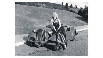 A la izq., Marilyn con uno de sus maridos, el dramaturgo e intelectual Arthur Miller. Este año, la figura del ícono de Hollywood presidirá el festival de Cannes desde su afiche.