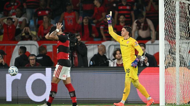 El Pincha empató 0-0 en el Maracaná, resistió con diez jugadores durante casi todo el segundo tiempo y se impuso 3-2 en los penales.&nbsp;