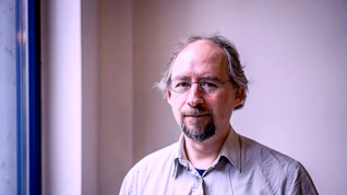 Un análisis lingüístico masivo vuelve a poner en duda la identidad de Satoshi Nakamoto. Un análisis lingüístico masivo vuelve a poner en duda la identidad de Satoshi Nakamoto.