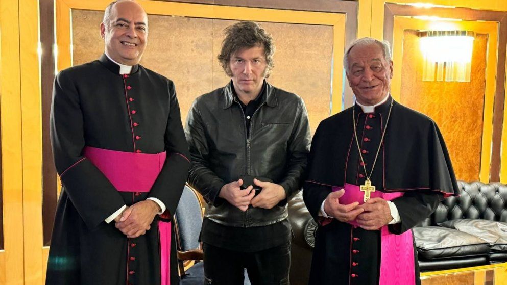 El presidente fue recibido en Roma por dos obispos.&nbsp;