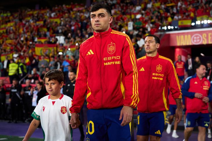 De La Fuente elogió a Pedri y lo consideró como el mejor del mundo en su posición. De La Fuente elogió a Pedri y lo consideró como el mejor del mundo en su posición.