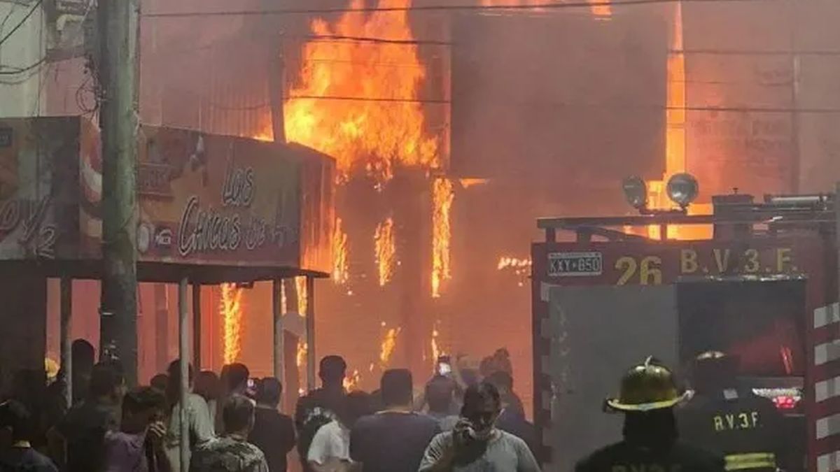 Un feroz incendio afectó a un comercio en Ciudadela