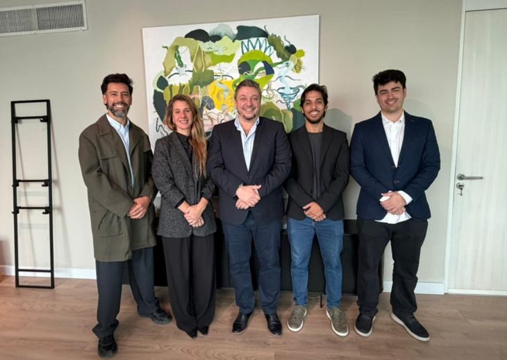 De izquierda a derecha, los directivos de la Cámara: Matías Di Meola, Laura Casas, Virgilio Raiden, Lucas Matías Gonza y Matías Larrea De izquierda a derecha, los directivos de la Cámara: Matías Di Meola, Laura Casas, Virgilio Raiden, Lucas Matías Gonza y Matías Larrea