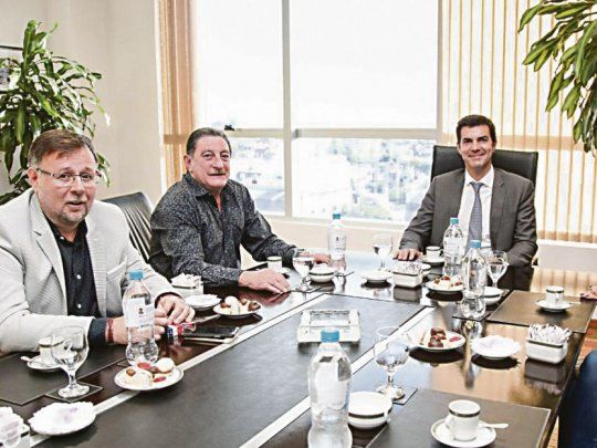 Federación de taxis. Oscar Romero, Omar Viviani y Mónica López se sumaron a la campaña de Urtubey como precandidato presidencial de Alternativa Federal.&nbsp;