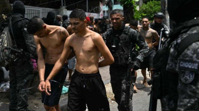 Los jefes del grupo fueron alertados y cerca de 20 hombres se enfrentó a policías militares.