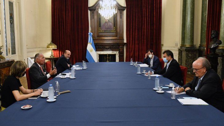 Massa encabezó la reunión con la UIA en el Congreso