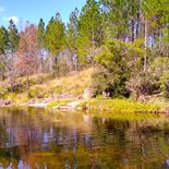 Un pequeño destino serrano ofrece naturaleza y tranquilidad para una escapada inolvidable. Un pequeño destino serrano ofrece naturaleza y tranquilidad para una escapada inolvidable.