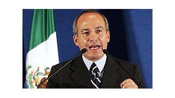 Los pocos recursos designados al combate del crimen organizado es el principal inconveniente según, Felipe Calderón