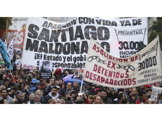 Masiva marcha en Plaza de Mayo para exigir la aparición con vida de Santiago Maldonado