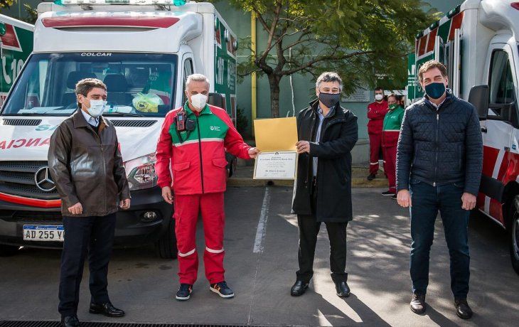 Abrevaya y Santilli recorrieron el establecimiento junto a Crescenti y conversaron con miembros de su equipo.