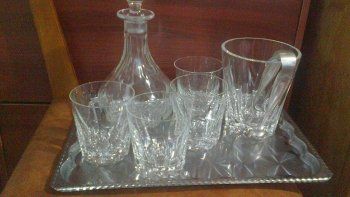 Un legislador del oficialismo pidió permiso para retirar de su despacho una hielera y seis vasos de whisky.&nbsp;