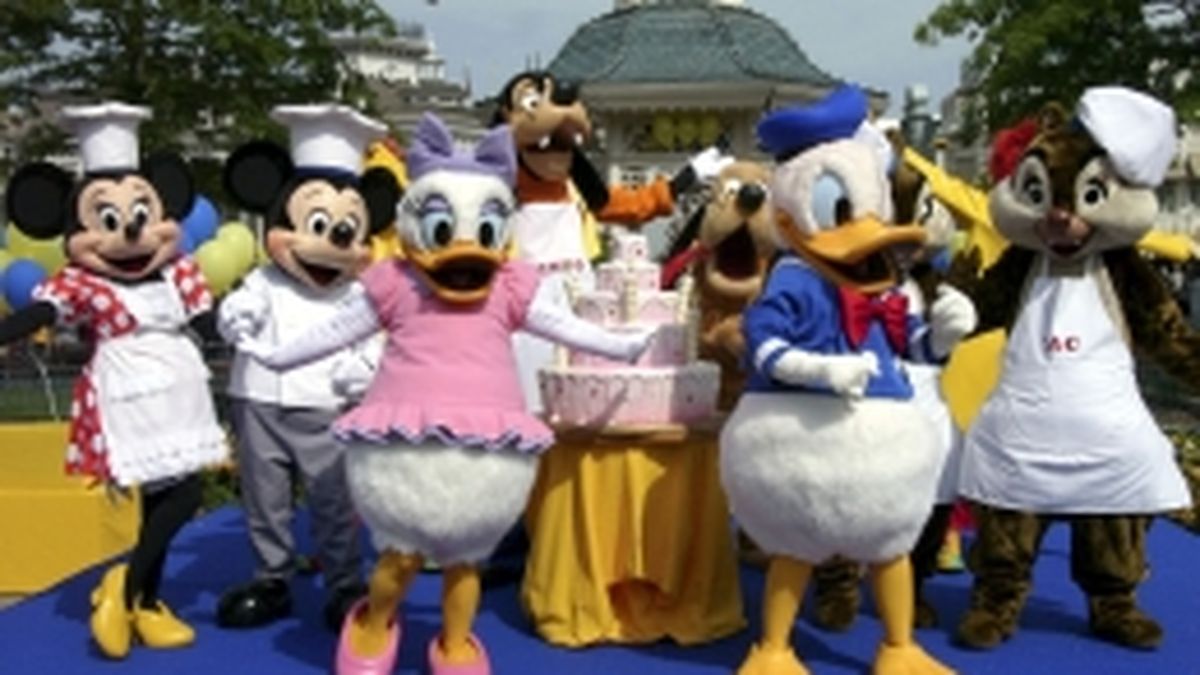 Polémica por empleado de Disney vestido de mujer atendiendo niños en  atracción - Gente - Cultura 