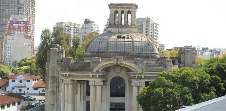 El Pabellón del Centenario, construido en 1910 y declarado Monumento Histórico Nacional en 2010, forma parte del predio subastado pero no fue incluido en la venta. El edificio deberá ser preservado en el nuevo desarrollo urbano El Pabellón del Centenario, construido en 1910 y declarado Monumento Histórico Nacional en 2010, forma parte del predio subastado pero no fue incluido en la venta. El edificio deberá ser preservado en el nuevo desarrollo urbano