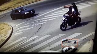 En menos de 12 horas motociclistas balearon dos comisarías en Rosario