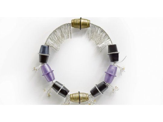 Dote argentia. Una exhibición de collares y ornamentos es la base de la muestra de Corcuera.