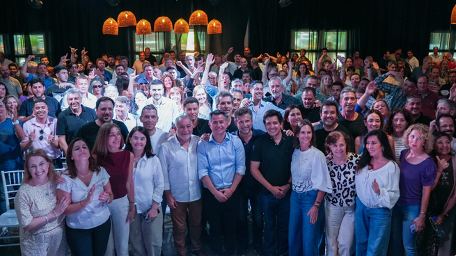 La dirigencia de LLA durante el encuentro en Córdoba que encabezó el diputado Gabriel Bornoroni.&nbsp;