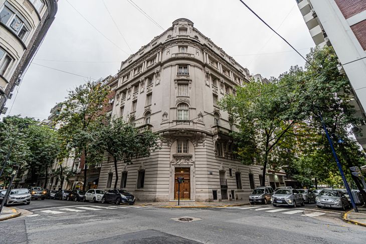 Fachada del edificio de Juncal 1399, una obra del arquitecto Alejandro Christophersen, construida a comienzos del siglo XX y convertida en una de las piezas más representativas del academicismo francés en Recoleta Fachada del edificio de Juncal 1399, una obra del arquitecto Alejandro Christophersen, construida a comienzos del siglo XX y convertida en una de las piezas más representativas del academicismo francés en Recoleta