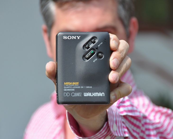 el Walkman  no solo vendió millones de unidades en todo el mundo, sino que también impulsó el mercado de la música