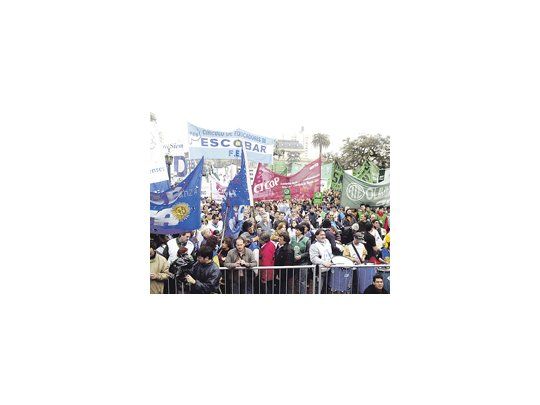 Gremios paralizan hoy provincia a Binner