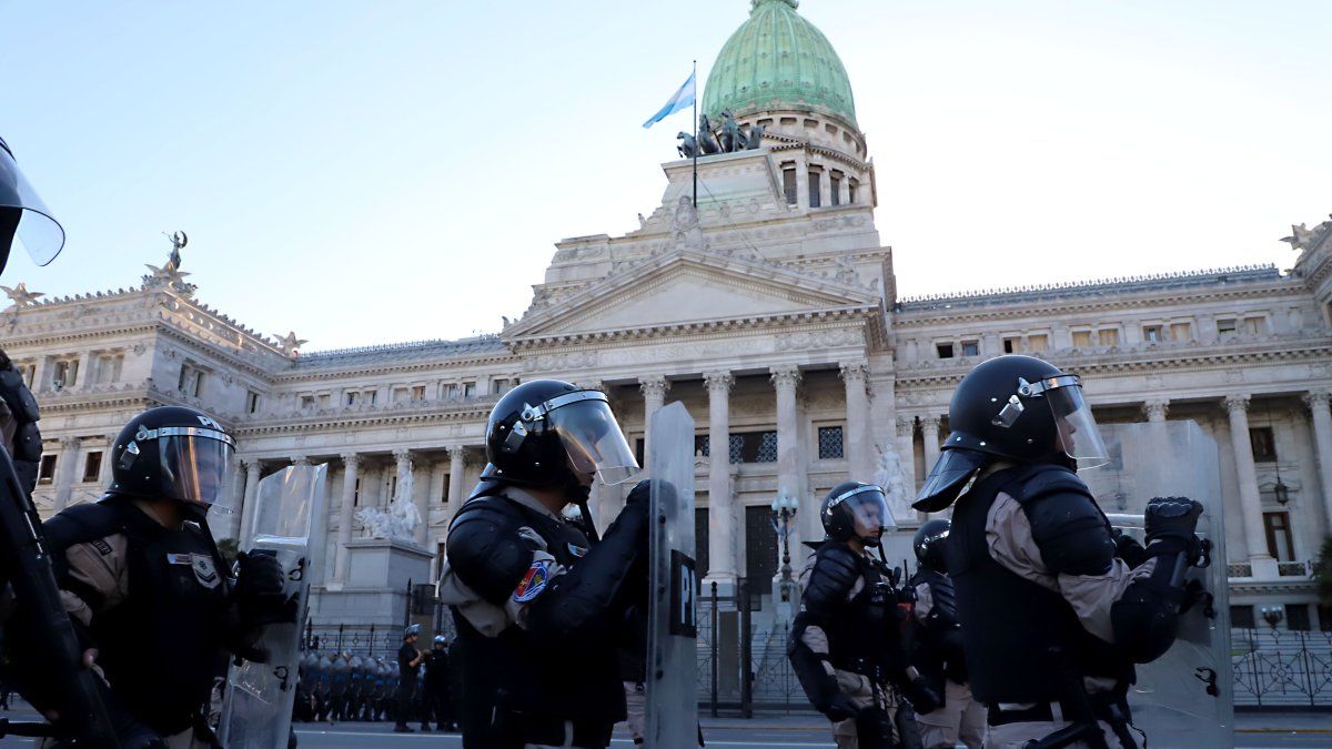 Cómo es el fuerte operativo de seguridad en el Congreso por las protestas  contra la reforma laboral