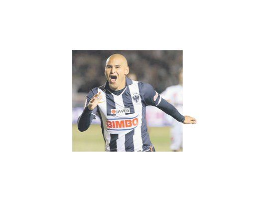 Humberto Suazo quiere pasar a Boca, pero el Monterrey no lo quiere ceder a préstamo y lo sancionaría por no presentarse.