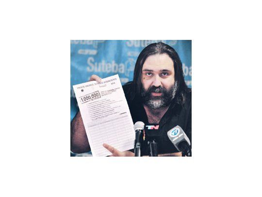 El sindicalista de Suteba, Roberto Baradel, volvió a embestir ayer contra la gestión de Scioli y reclamó una nueva oferta salarial.