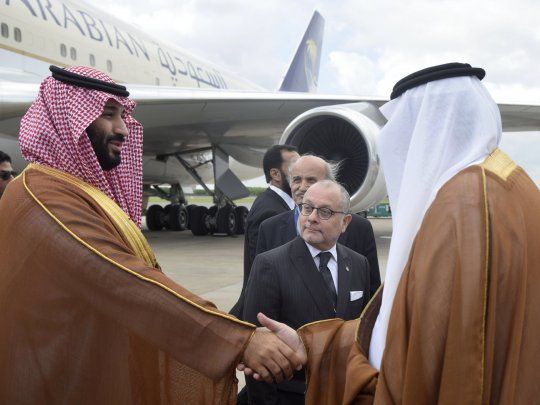 Mohammed Bin Salman arribó a la Argentina y fue recibido por el canciller Jorge Faurie.