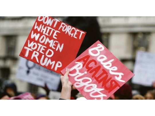 FUERZA. El sábado, en coincidencia con el primer aniversario de la llegada de Donald Trump al poder, cientos de miles de mujeres marcharon en las principales ciudades del país para repudiar a su Gobierno.