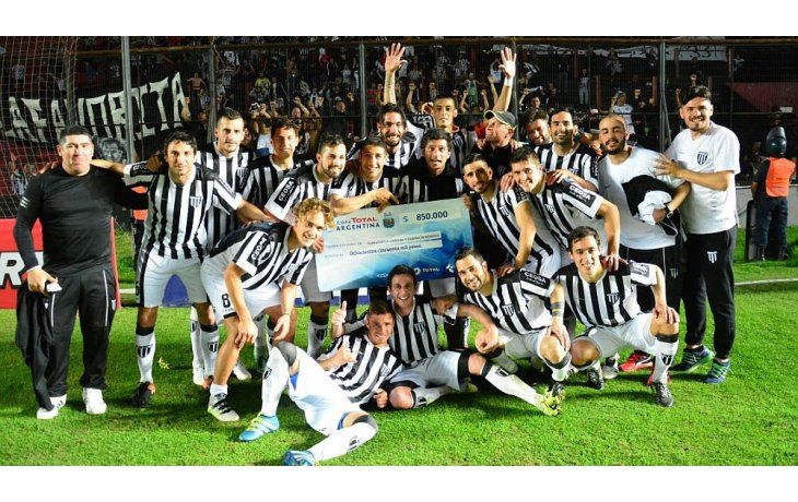 Gimnasia dio la nota en Santa Fe y eliminó a Talleres (Copa Argentina).