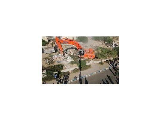 La Alta Representante del bloque, Catherine Ashton, dijo que esta extremadamente preocupada por el anuncio del levantamiento de nuevas edificaciones