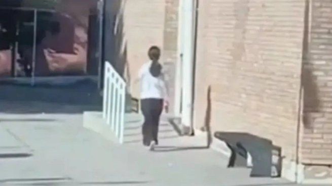 Una nena de 14 años disparó y se atrincheró en un colegio de Mendoza.