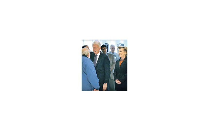 Bill y Hillary Clinton vieron frustrado en las primarias demócratassu deseo de retorno al poder. La revancha lesqueda lejos, en un incierto 2012.